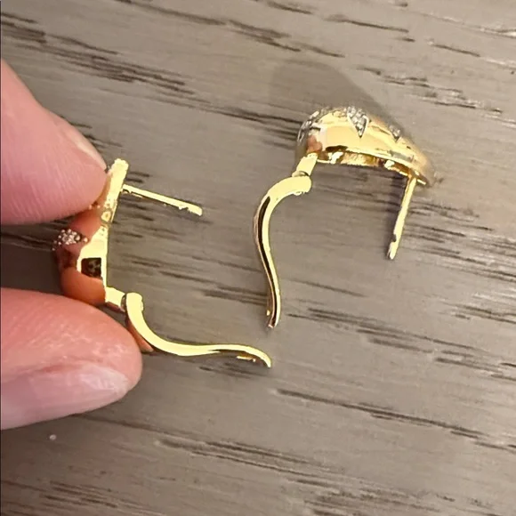 Elegant Gold and Silver Tear Drop Women's Earrings - Picture 4 of 5